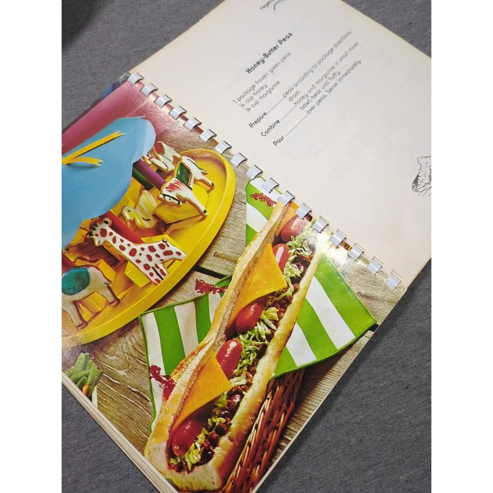 VTG 1980 The Children's‎ Cookbook A Beginner's Guide To Cooking Spiral Bound